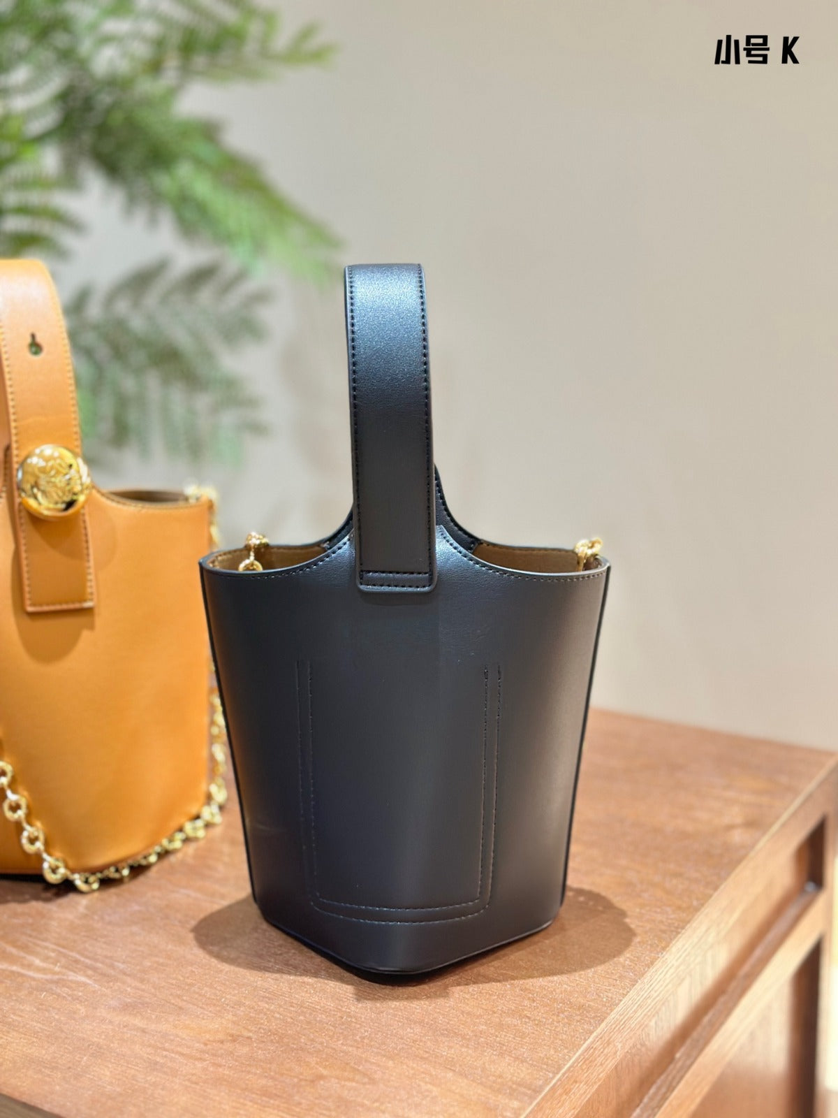 Bolso Pebble Bucket Negro 19 cm