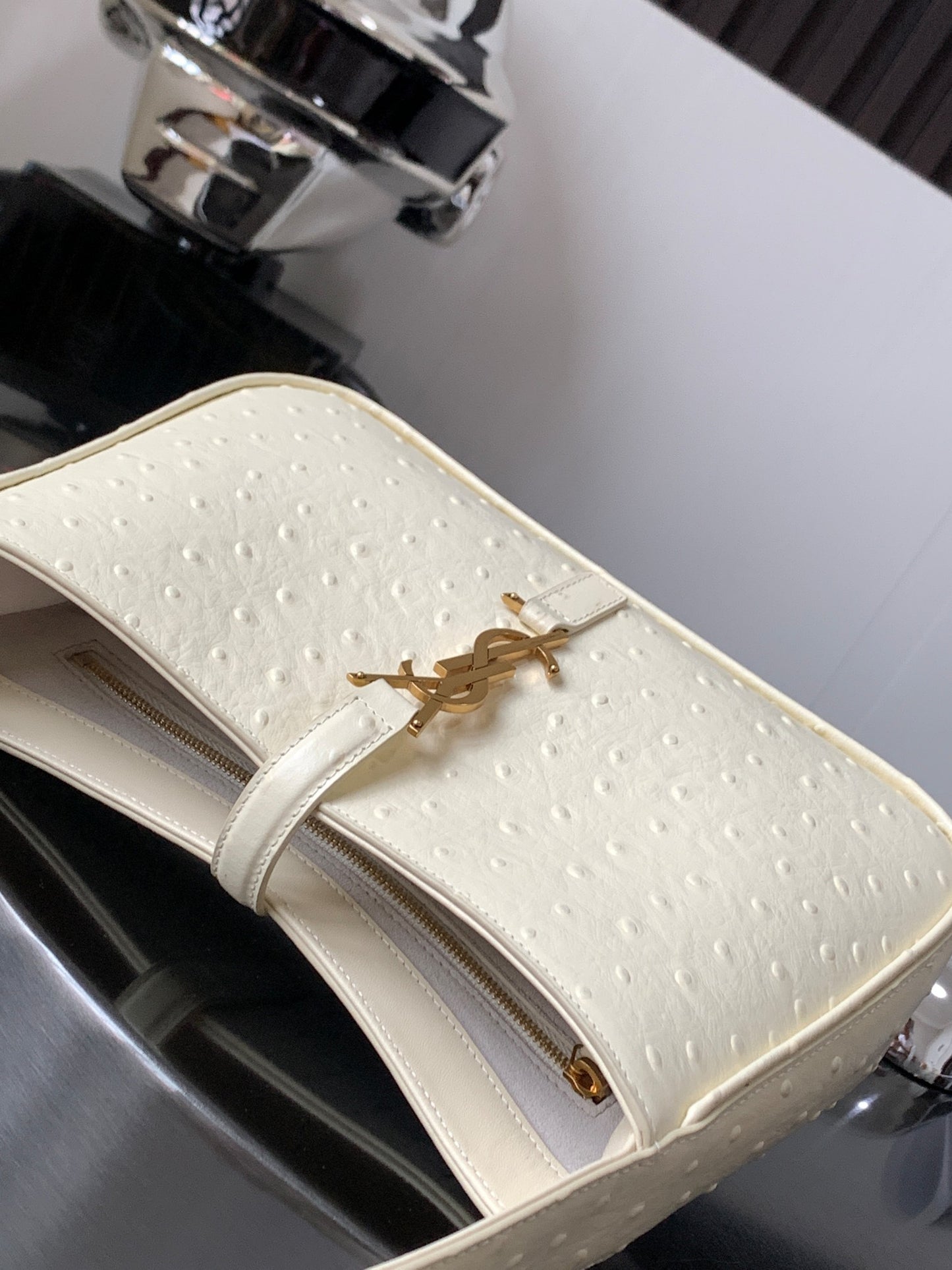 Bolso Hobo Le 5 a 7 Piel Avestruz