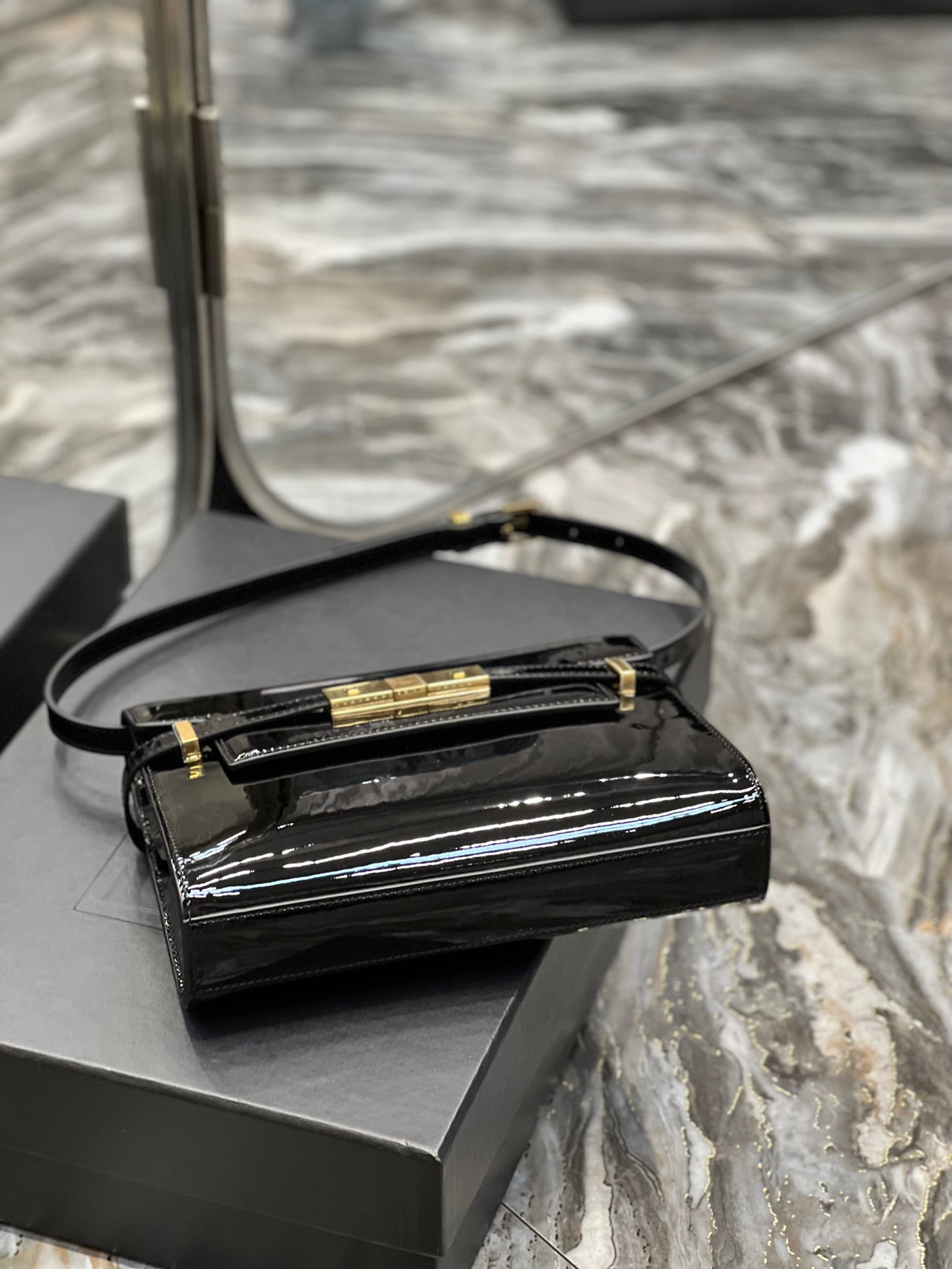 Copia de Bolso de Hombro Pequeño Manhattan Charol Negro