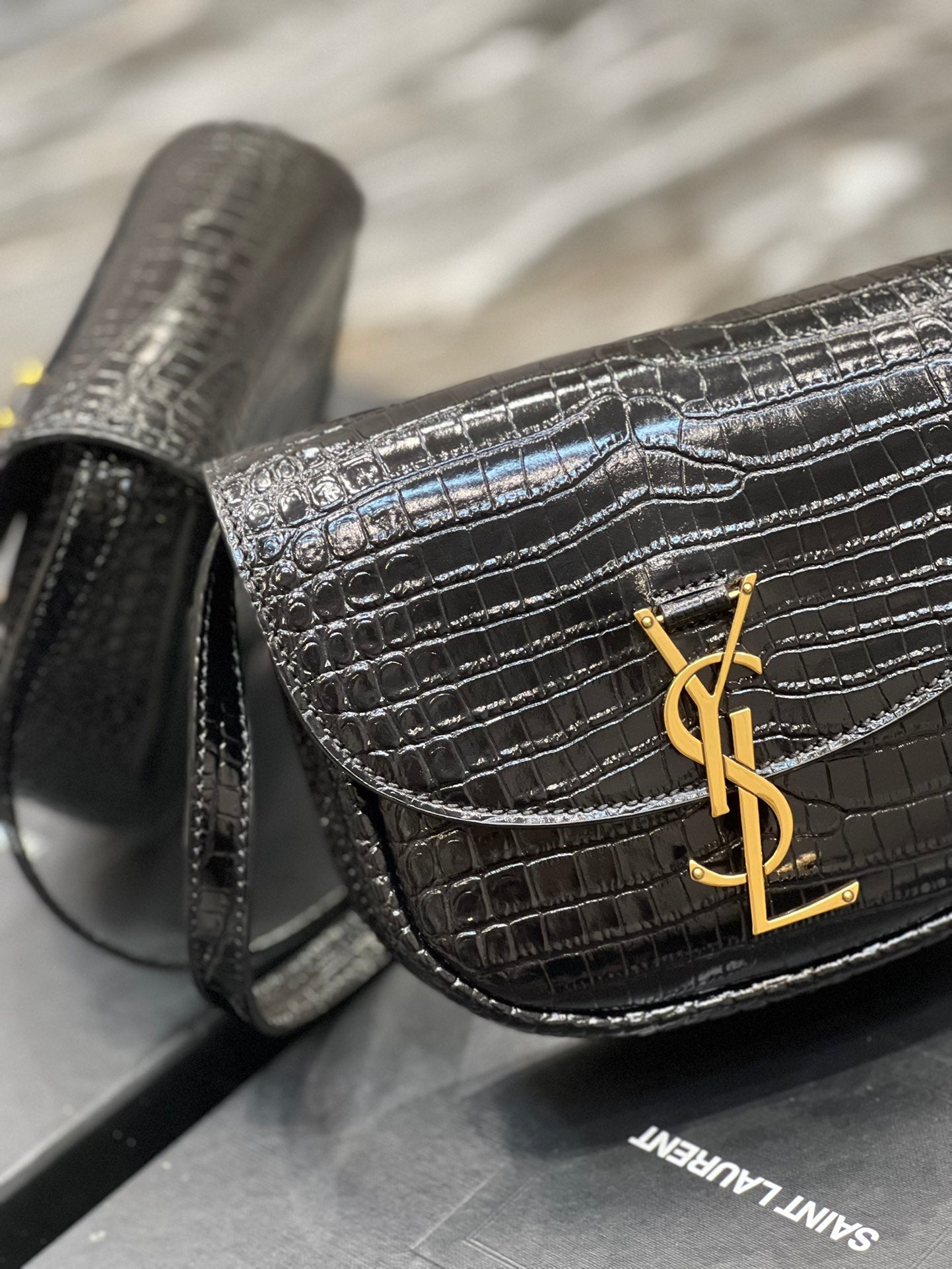 Bolso cruzado pequeño Kaia cocodrilo Negro