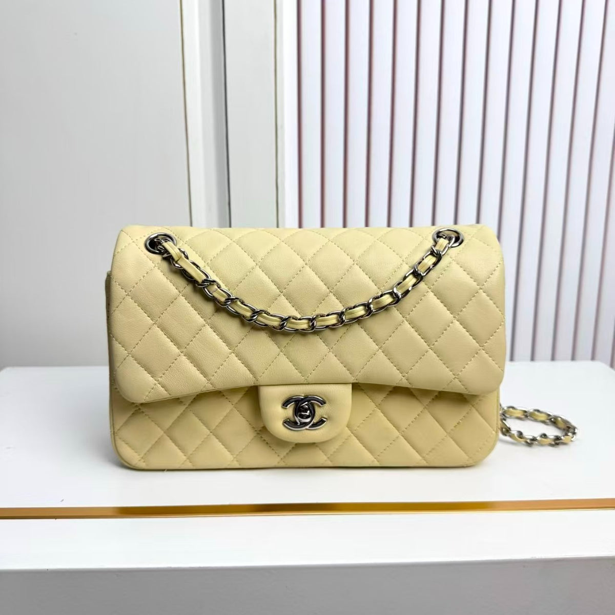 Bolso Clásico Beige 23 cm