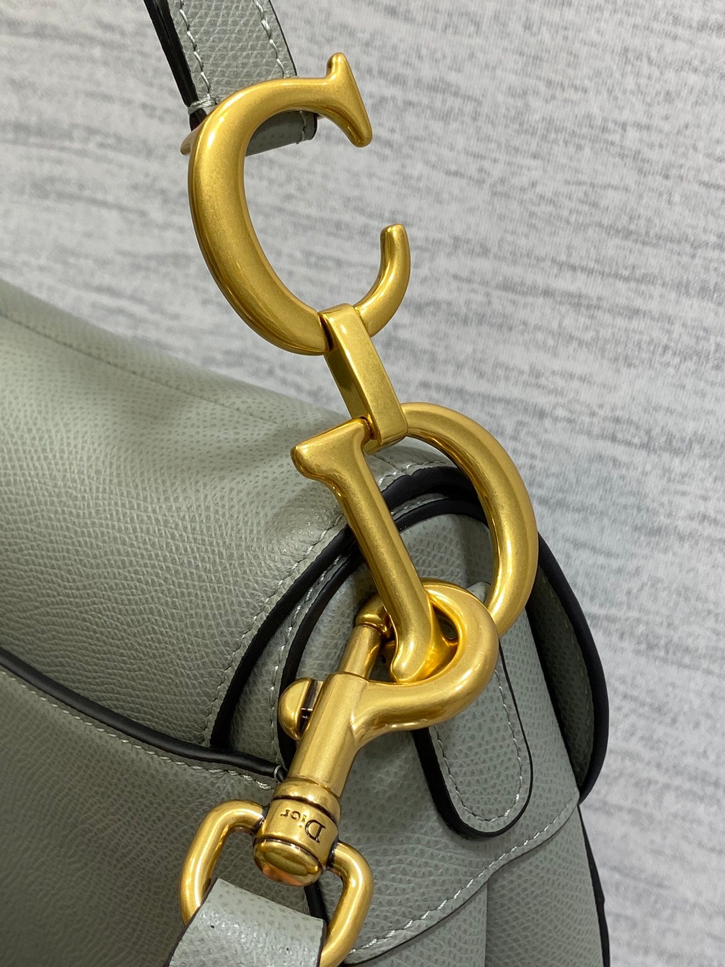 Bolso Saddle gris 25 cm
