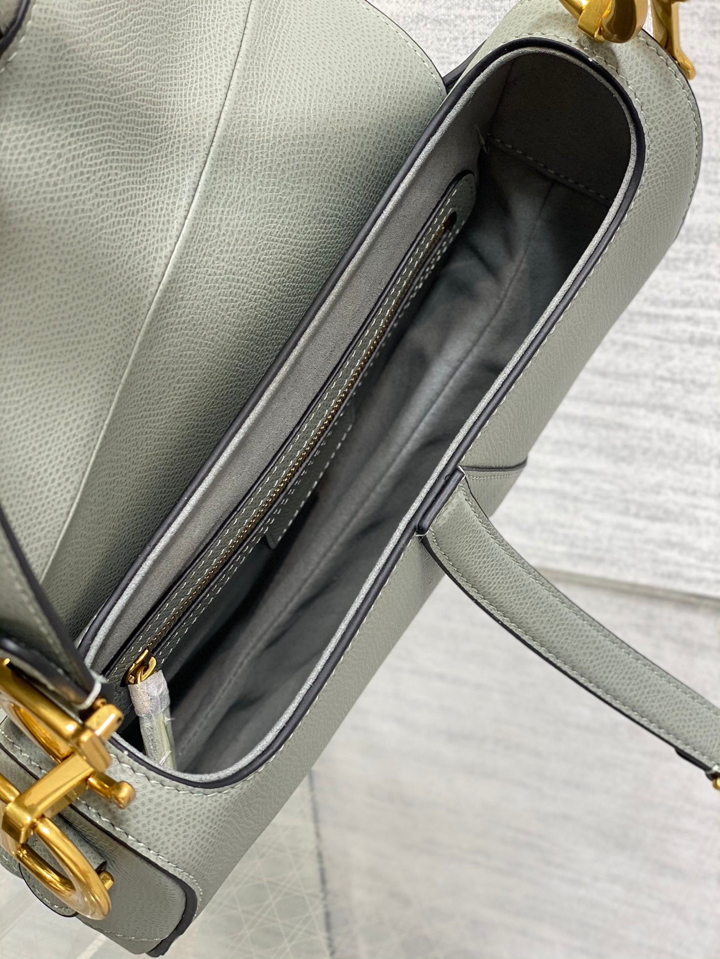 Bolso Saddle gris 25 cm