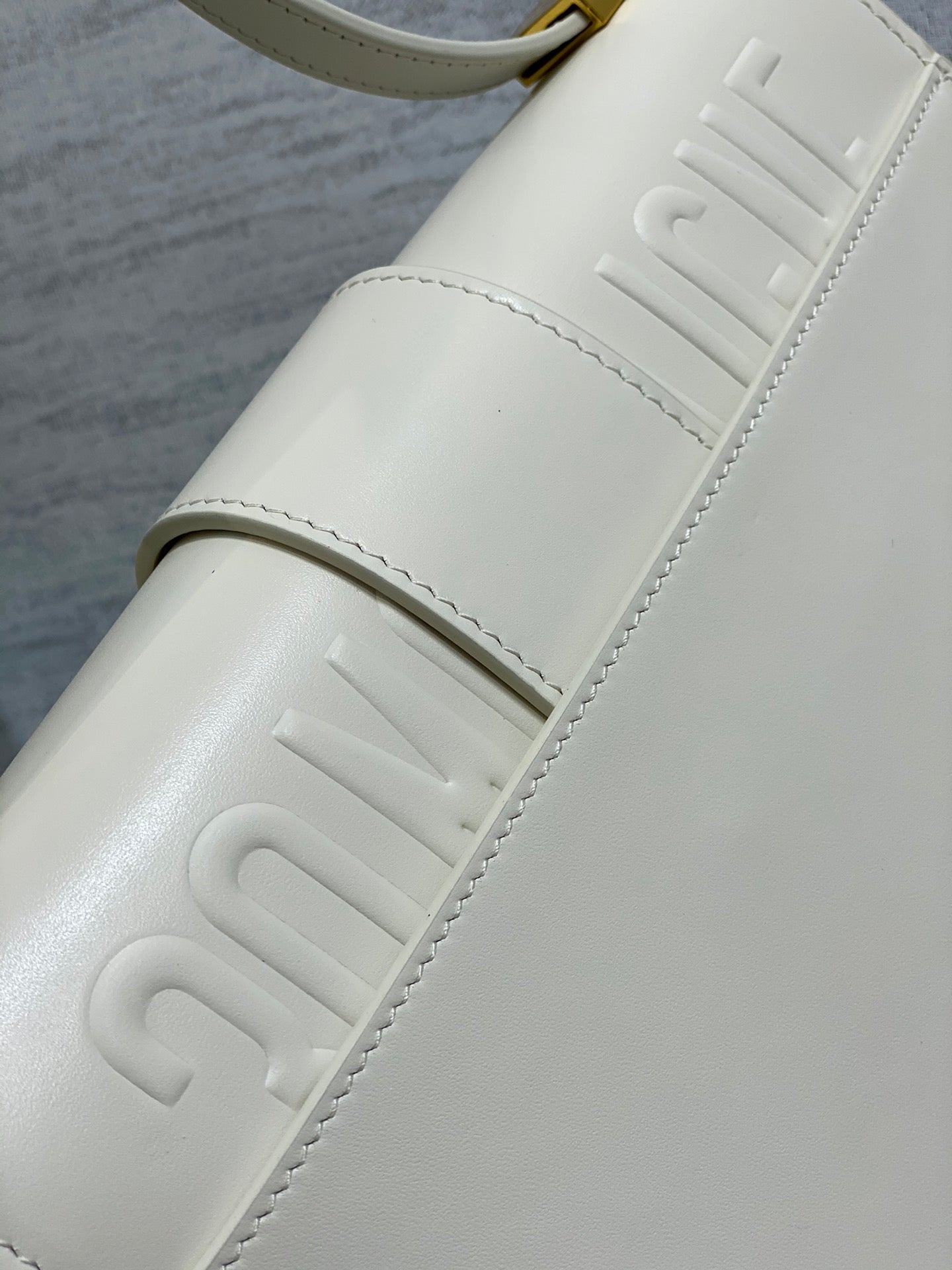 Bolso 30 Montaigne blanco 24 cm