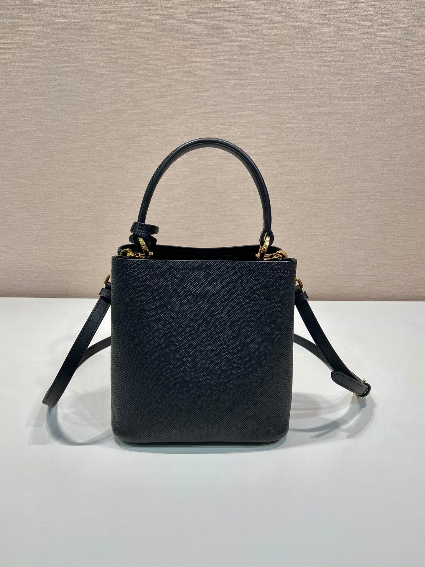 Bolso Saffiano Panier Negro 17 cm