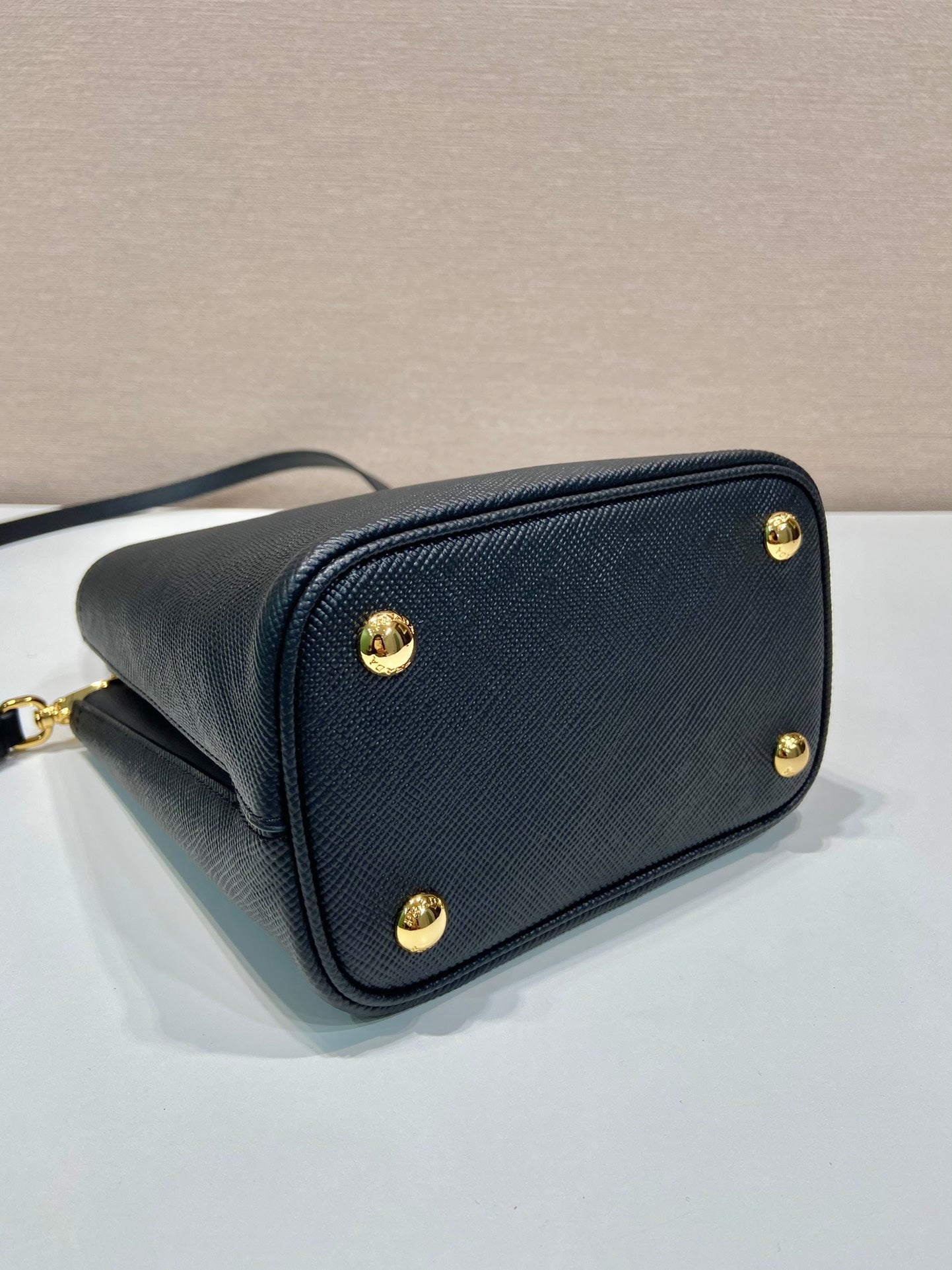 Bolso Saffiano Panier Negro 17 cm