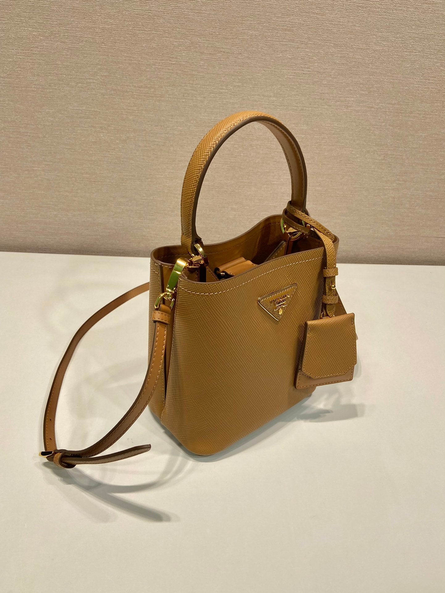 Bolso Saffiano Panier Marrón 17 cm