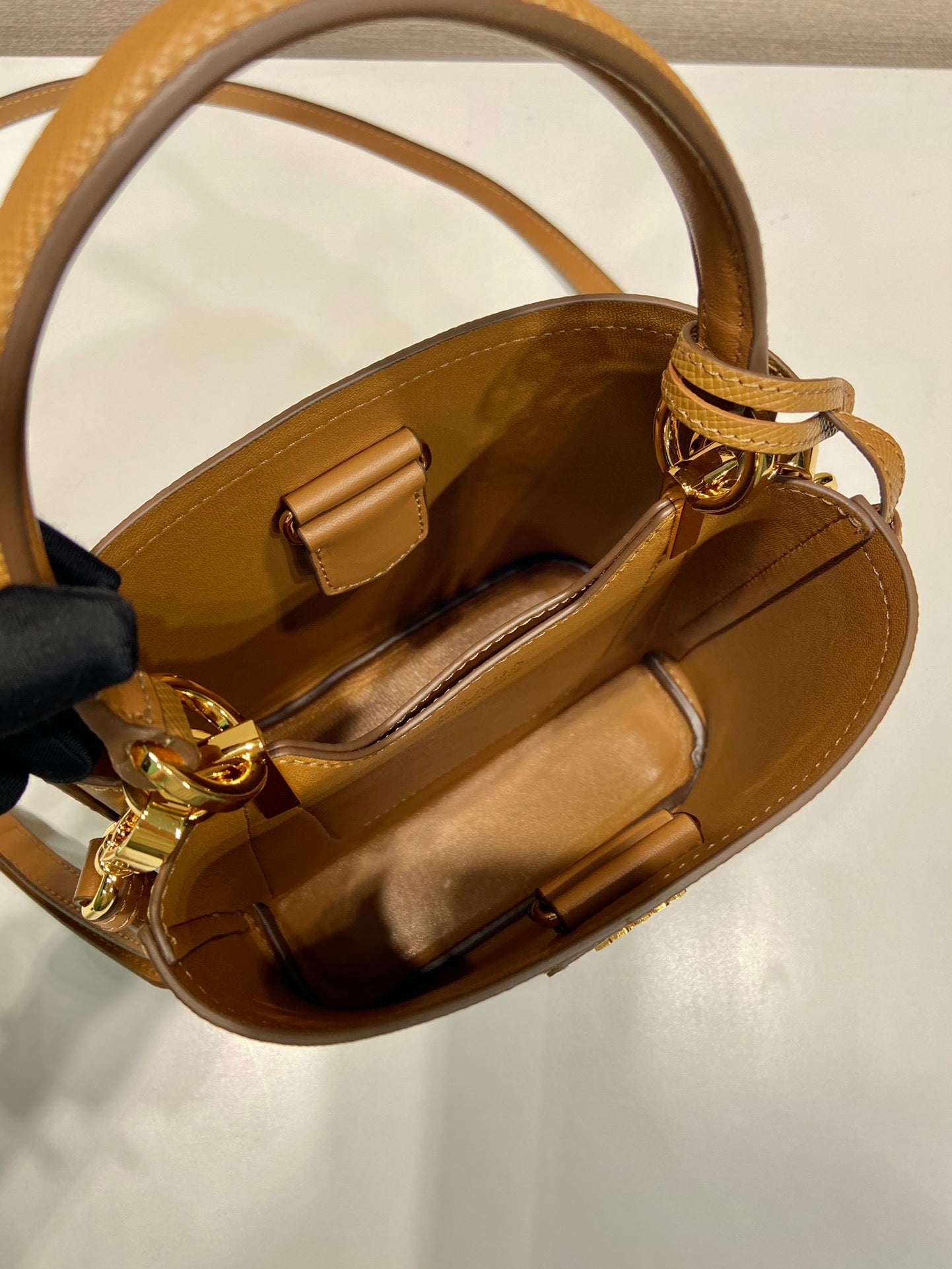 Bolso Saffiano Panier Marrón 17 cm