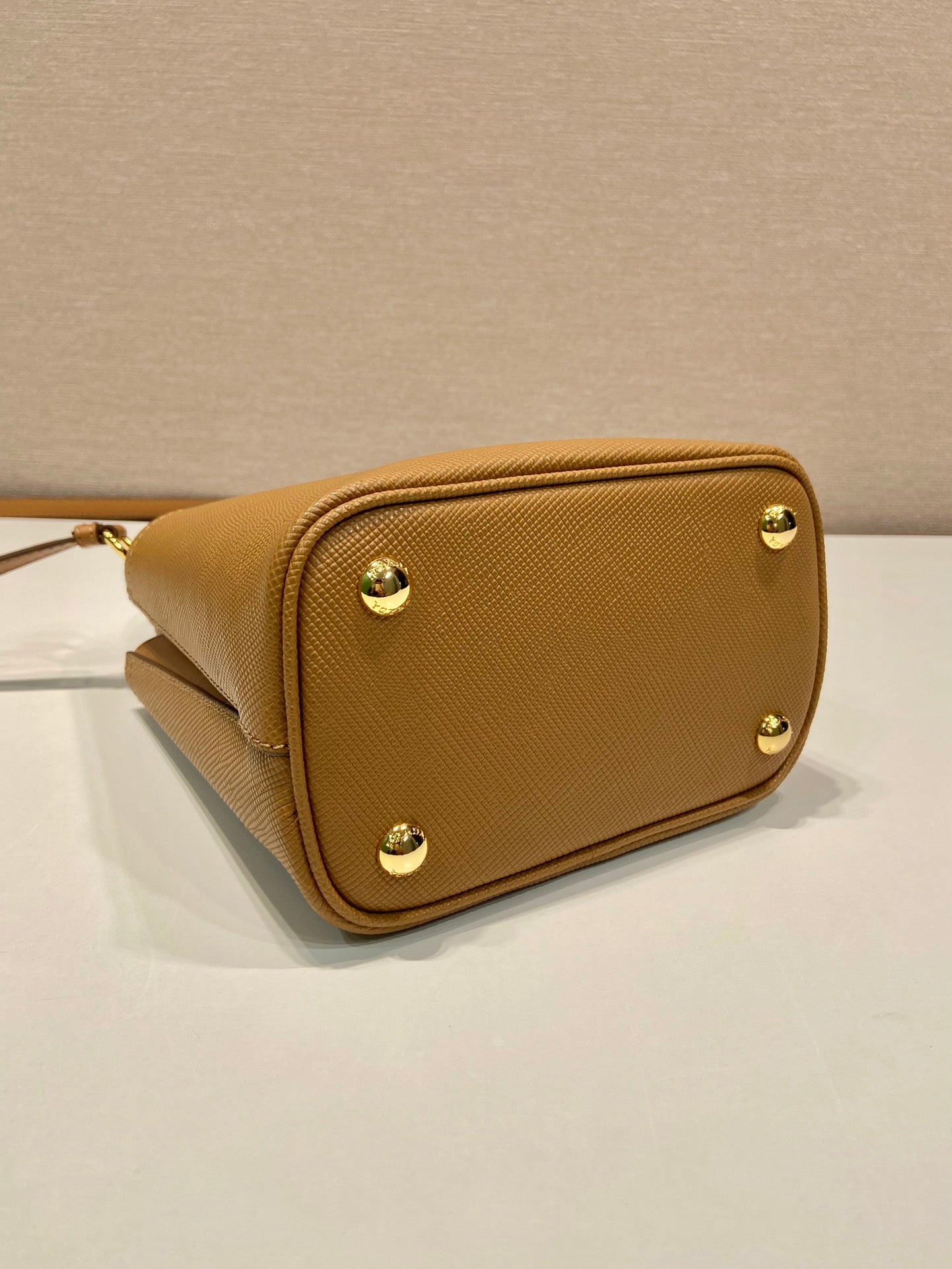 Bolso Saffiano Panier Marrón 17 cm