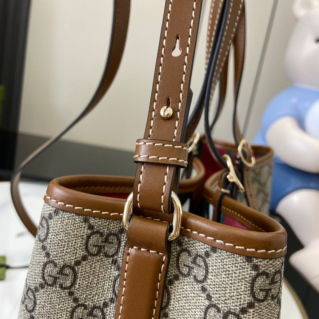 Bolso Tote Mediano GG Emblem 38 cm