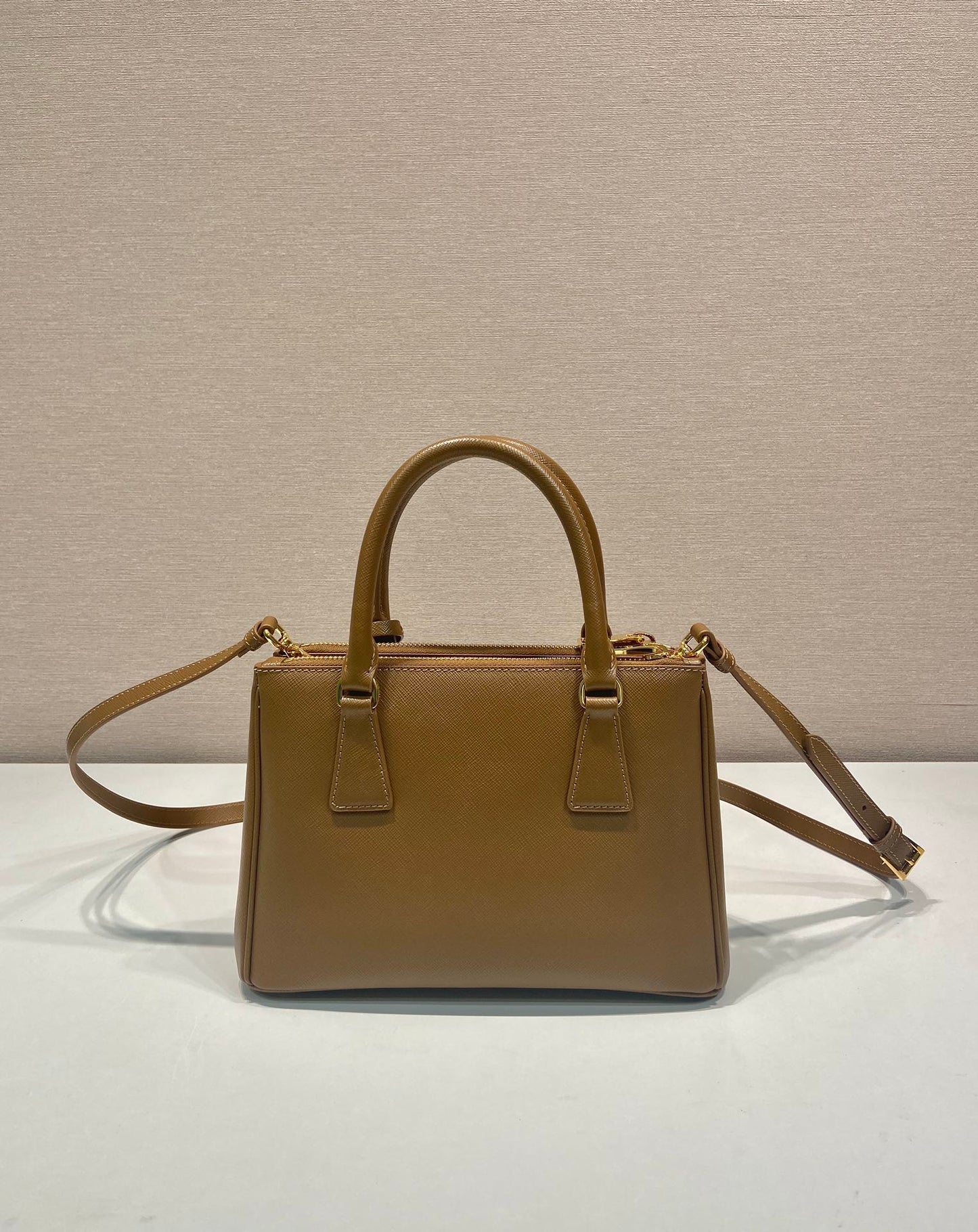 Bolso Galleria Saffiano Marrón 25 cm
