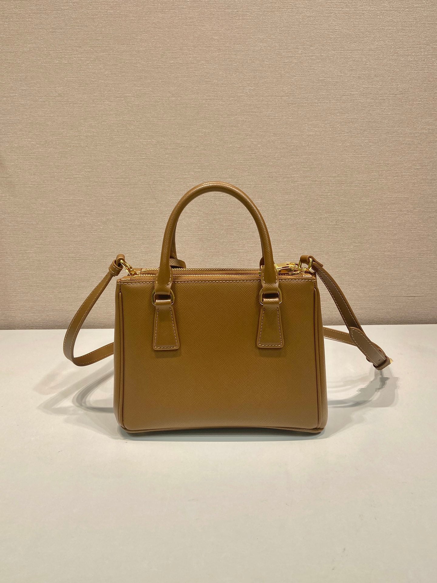 Minibolso Galleria Saffiano Beige 20 cm