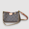 Bolso Easy Pouch On Strap Monograma