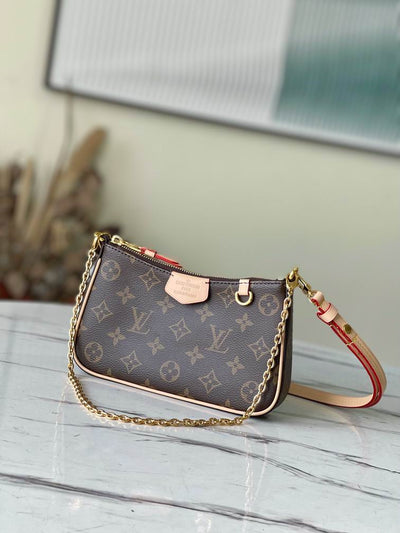 Bolso Easy Pouch On Strap Monograma