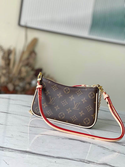 Bolso Easy Pouch On Strap Monograma