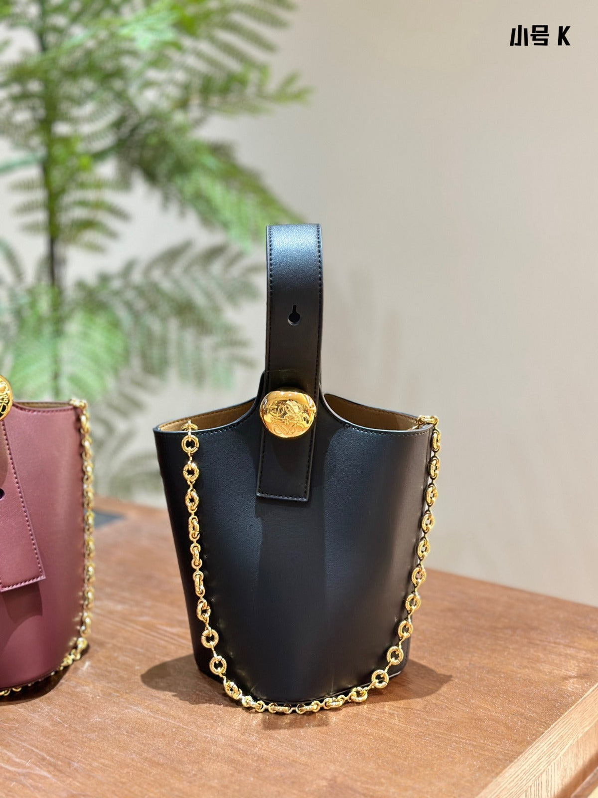Bolso Pebble Bucket Negro 19 cm