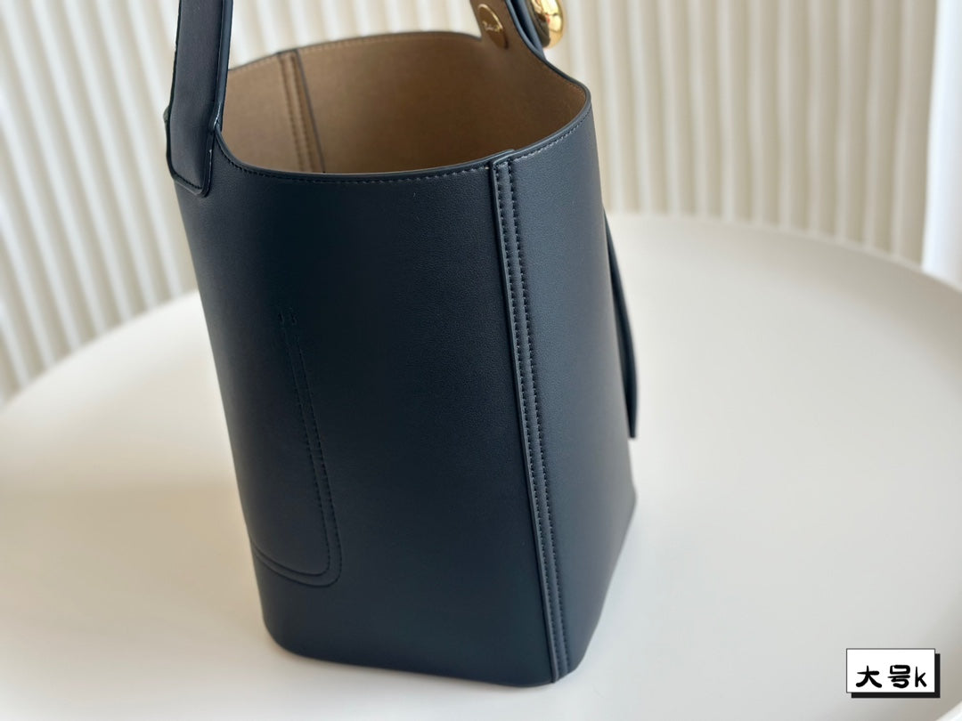 Bolso Pebble Bucket Negro 19 cm