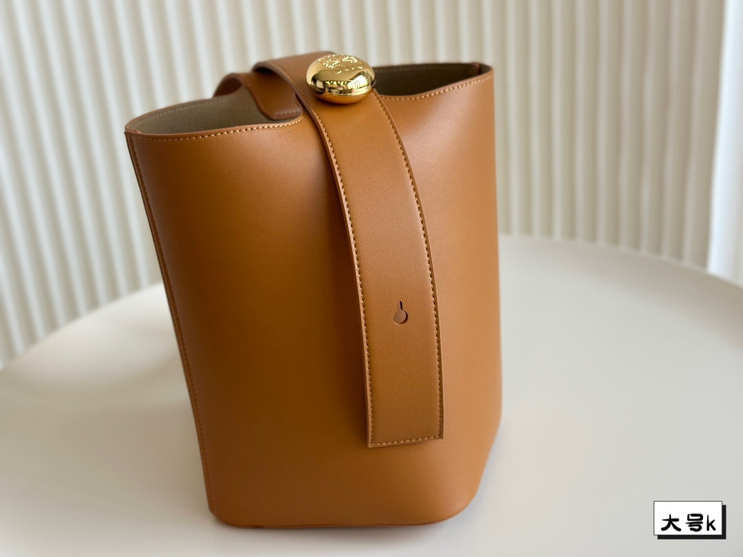 Bolso Pebble Bucket Marrón 19 cm