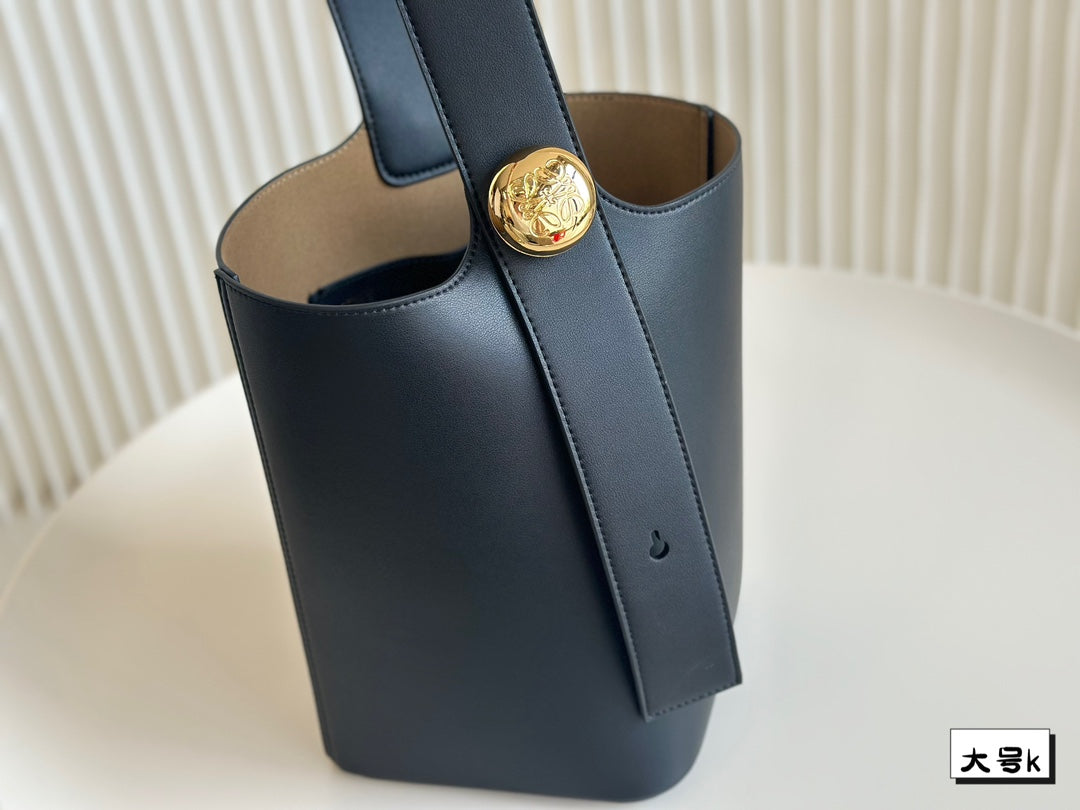 Bolso Pebble Bucket Negro 19 cm