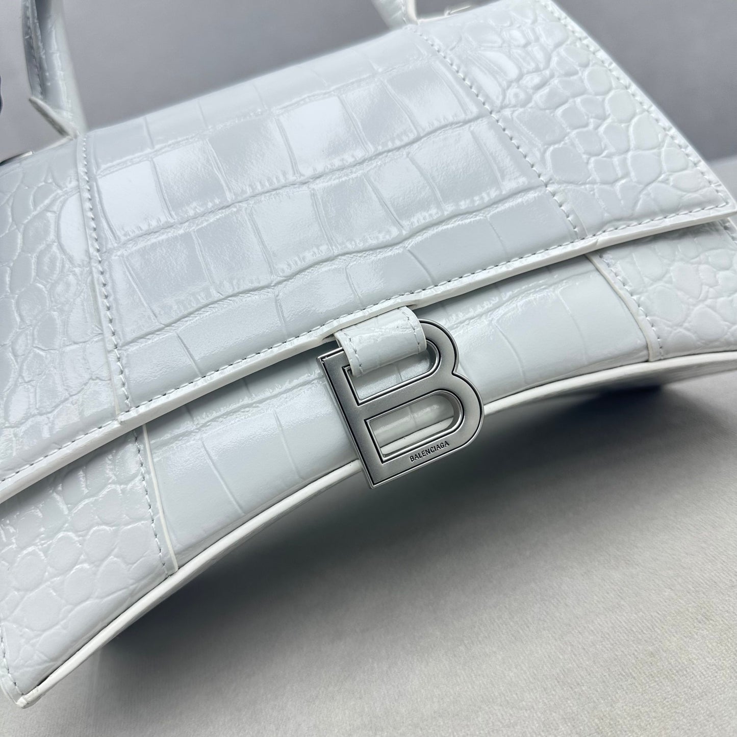 Bolso De Mano Hourglass XS de piel brillante Blanco
