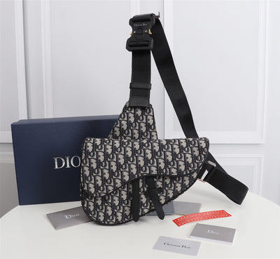 Bolso Saddle Dior Oblique en jacquard beige y negro