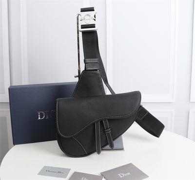 Bolso Saddle Dior Oblique en Piel de becerro graneada negra