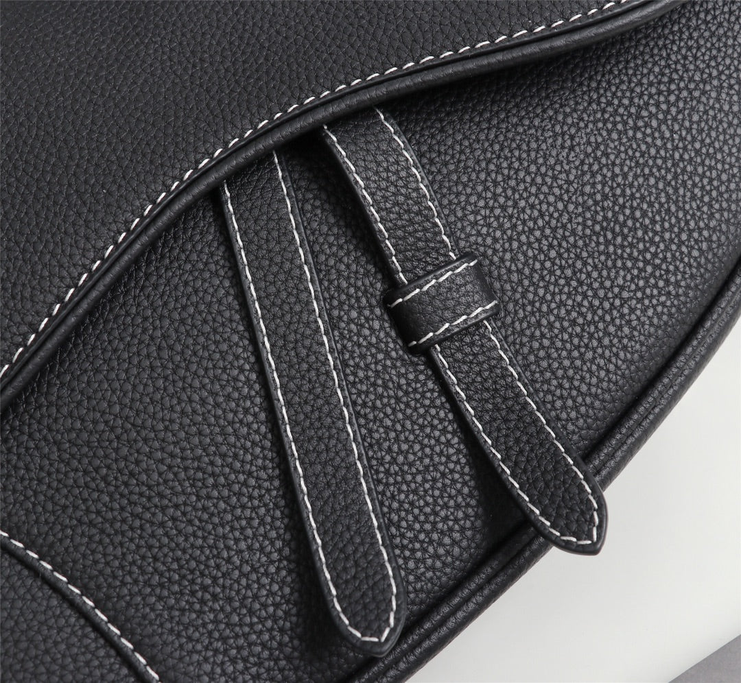 Bolso Saddle Dior Oblique en Piel de becerro graneada negra