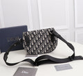 Bolso Pochette Saddle Dior Oblique en jacquard beige y negro