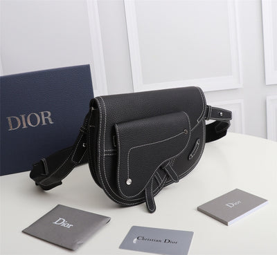 Bolso Pochette Saddle Dior becerro graneada negra