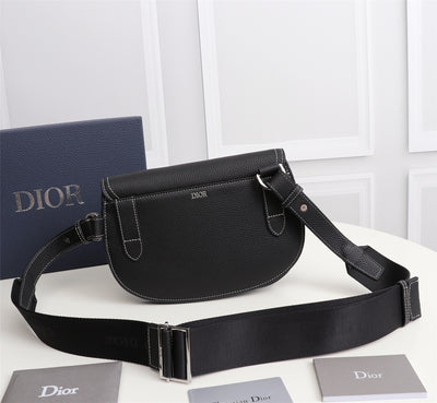 Bolso Pochette Saddle Dior becerro graneada negra