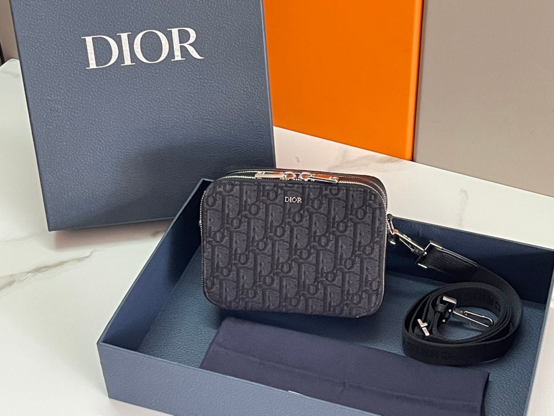 Bolso Pochette Con Correa Oblique en jacquard negro