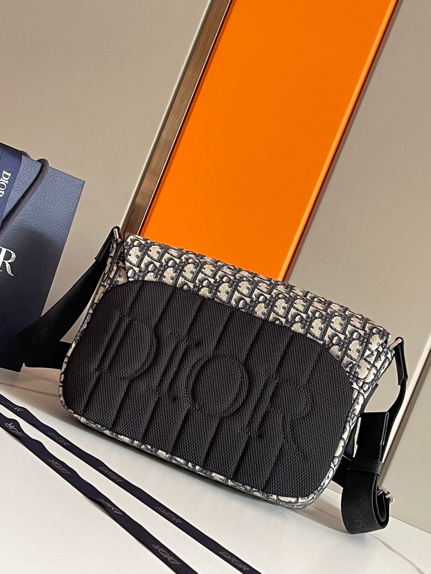 Bolso Messenger Dior Explorer Oblique en jacquard