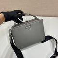 Bolso Prada Brique de piel Saffiano Gris