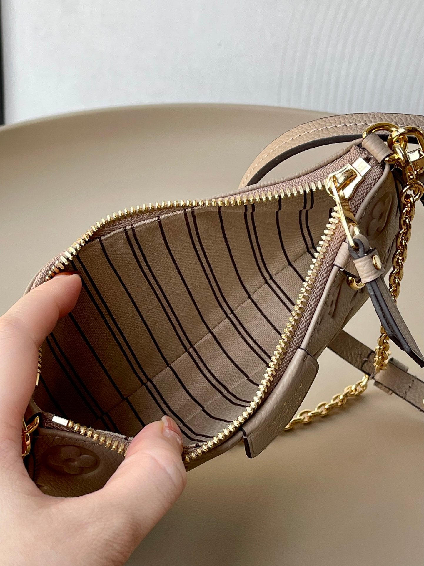 Bolso Easy Pouch On Strap Duna