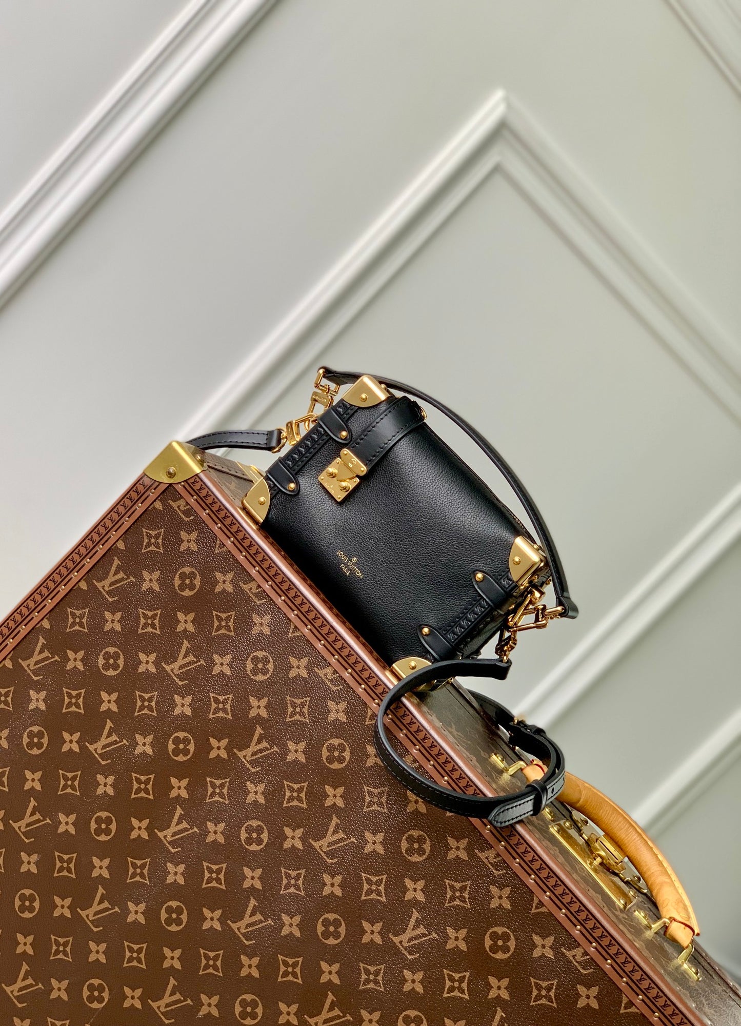 Bolso Side Trunk PM Negro/Dorado