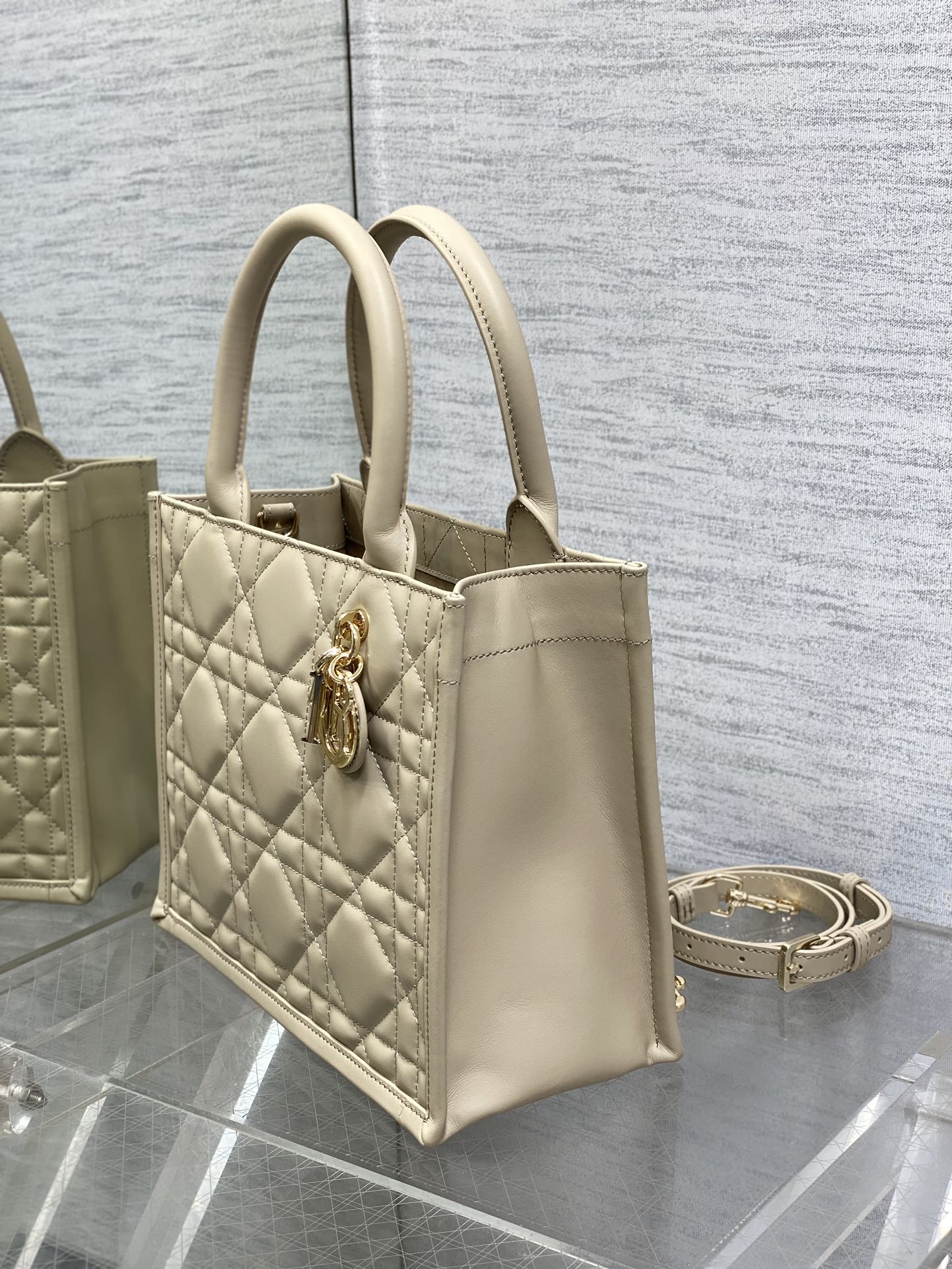 Bolso Book Tote beige 26 cm