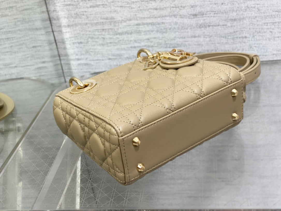 Minibolso Lady Dior beige 17 cm