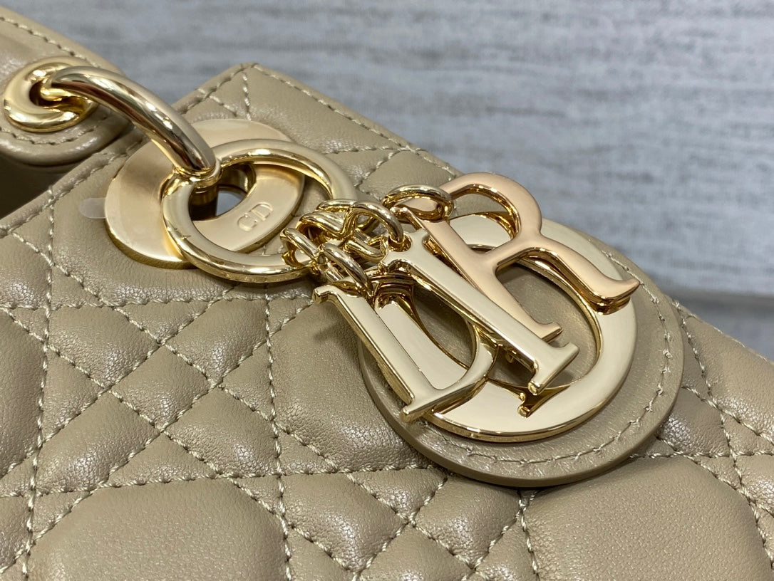 Minibolso Lady Dior beige 17 cm
