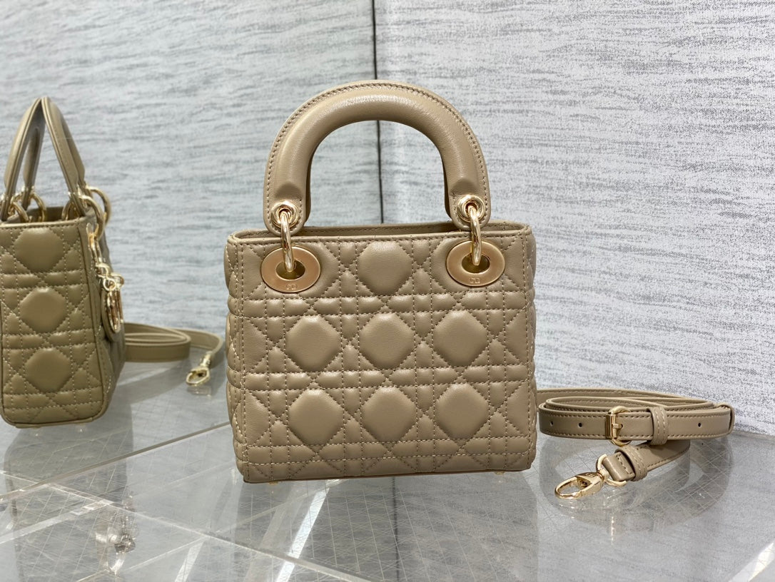 Minibolso Lady Dior beige 17 cm