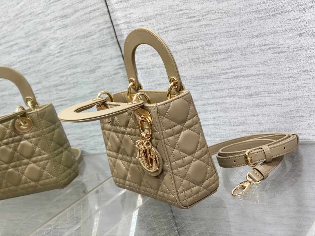 Minibolso Lady Dior beige 17 cm