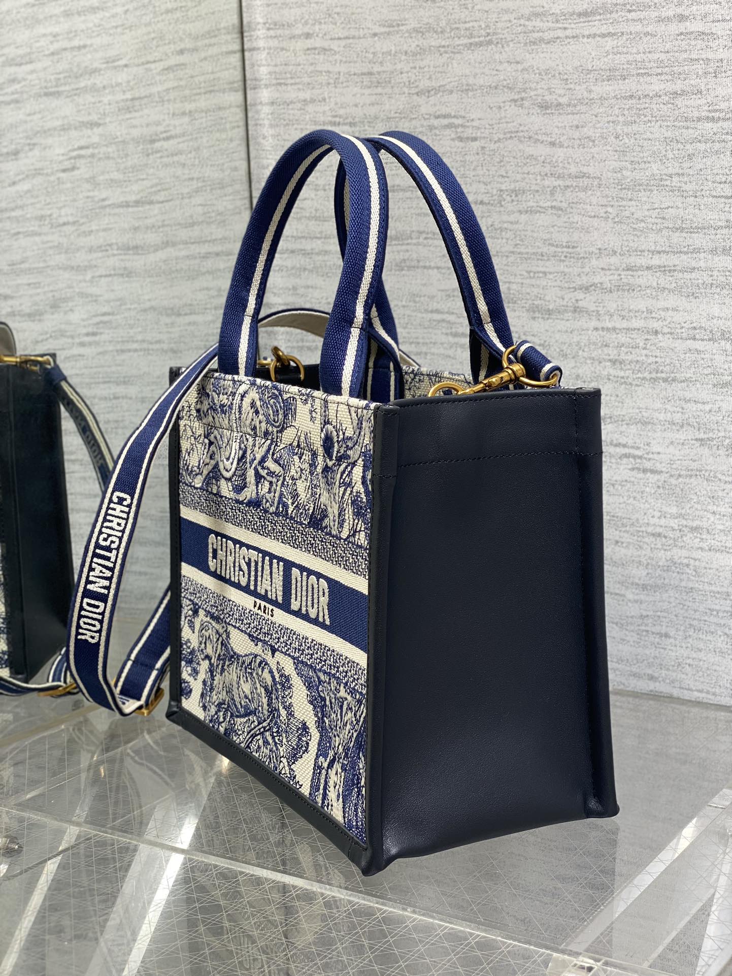 Bolso Book Tote tiger 26 cm