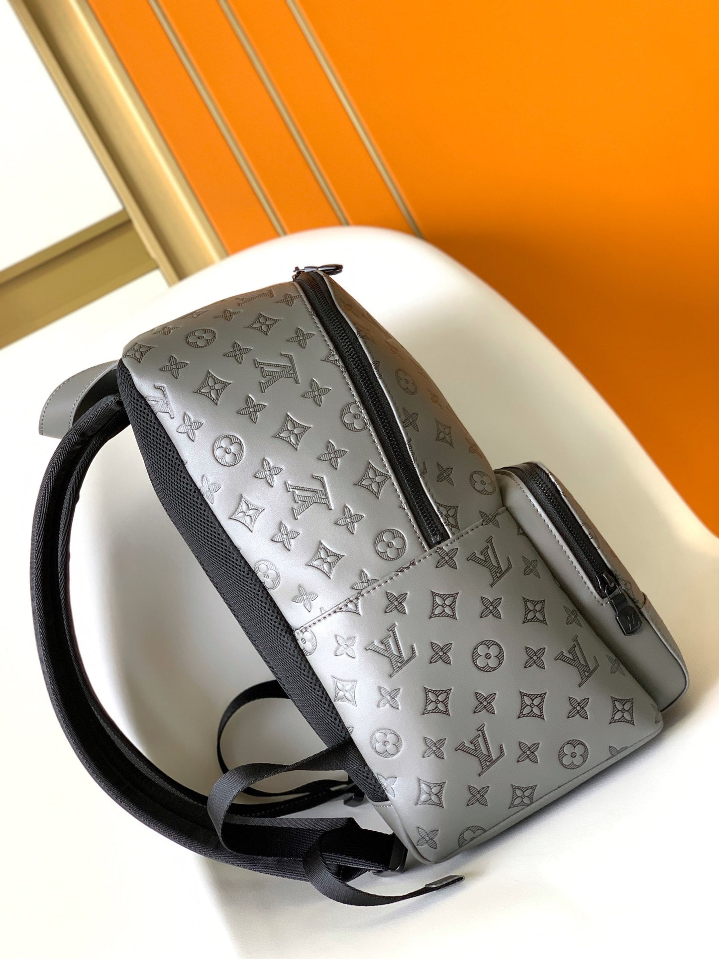 Mochila Racer Gris Monograma
