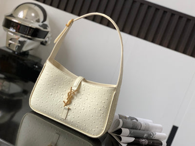 Bolso Hobo Le 5 a 7 Piel Avestruz
