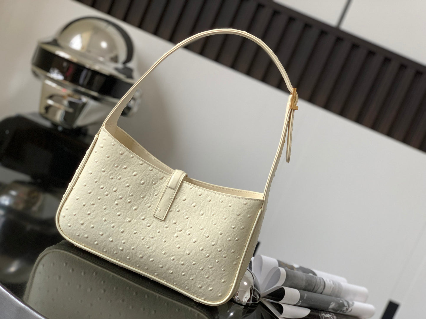 Bolso Hobo Le 5 a 7 Piel Avestruz