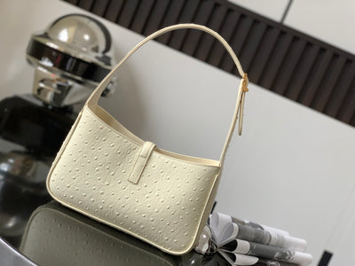 Bolso Hobo Le 5 a 7 Piel Avestruz
