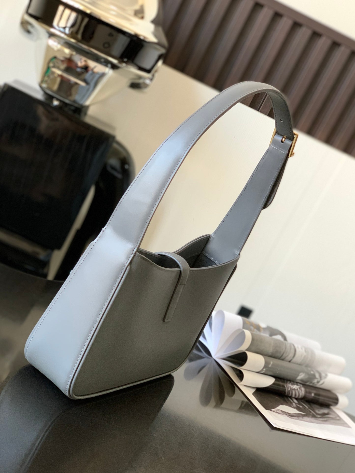 Bolso Le 5 a 7 Piel Gris 23 cm
