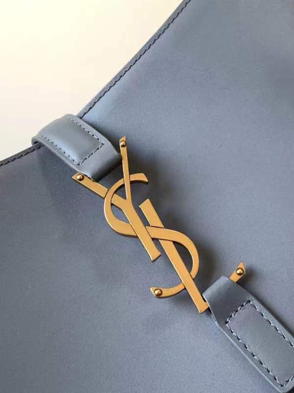 Bolso Le 5 a 7 Piel Gris 23 cm
