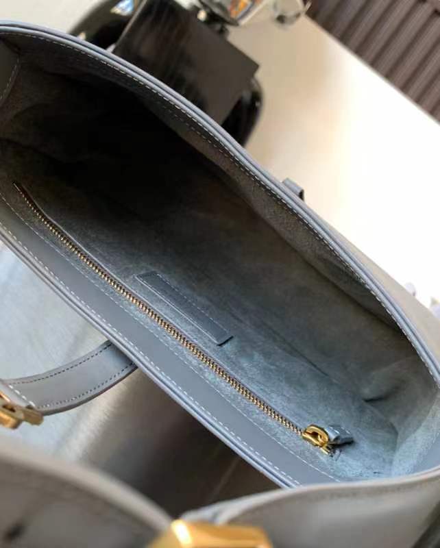Bolso Le 5 a 7 Piel Gris 23 cm