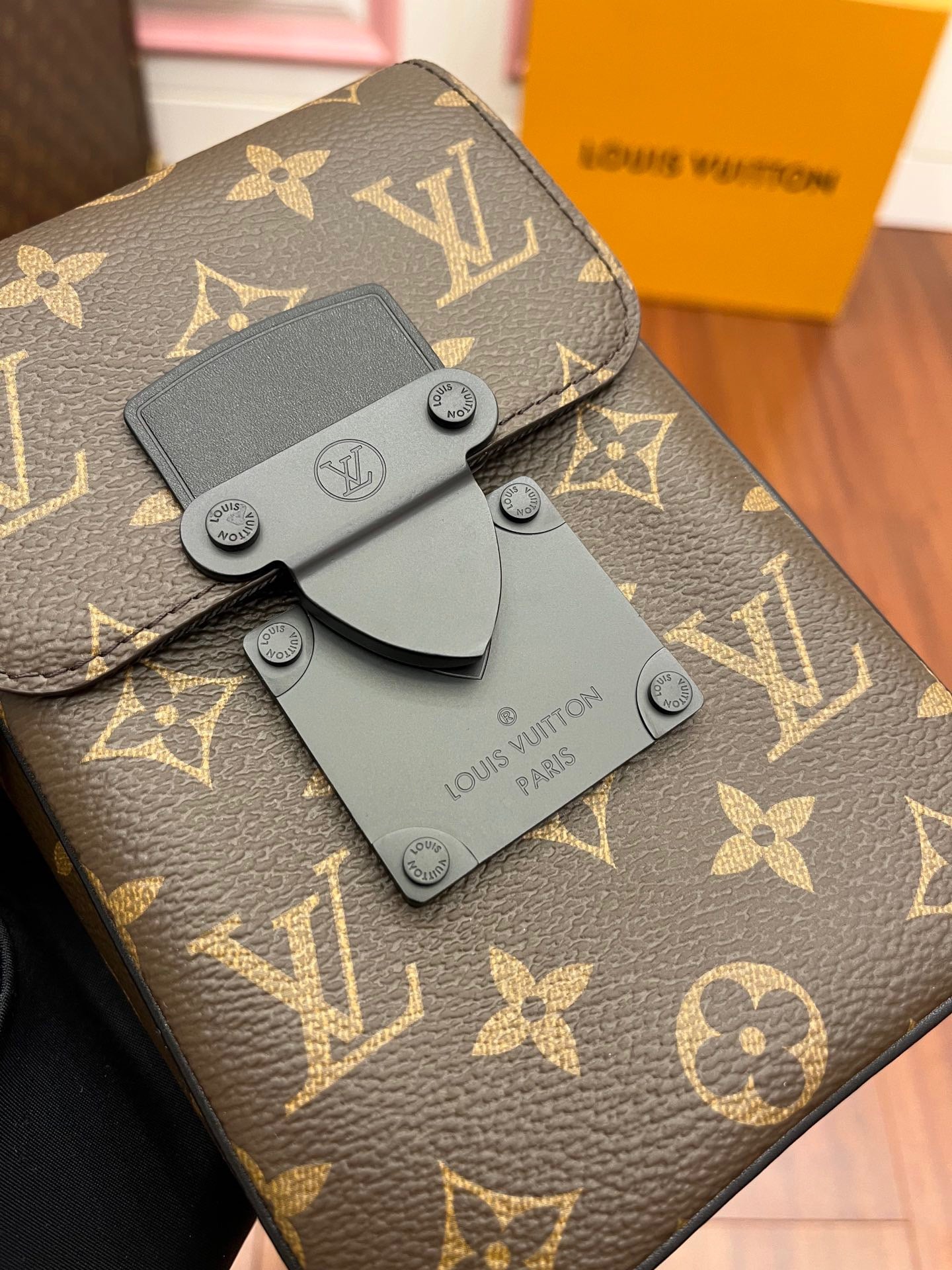 Cartera marrón S-Lock Vertical
