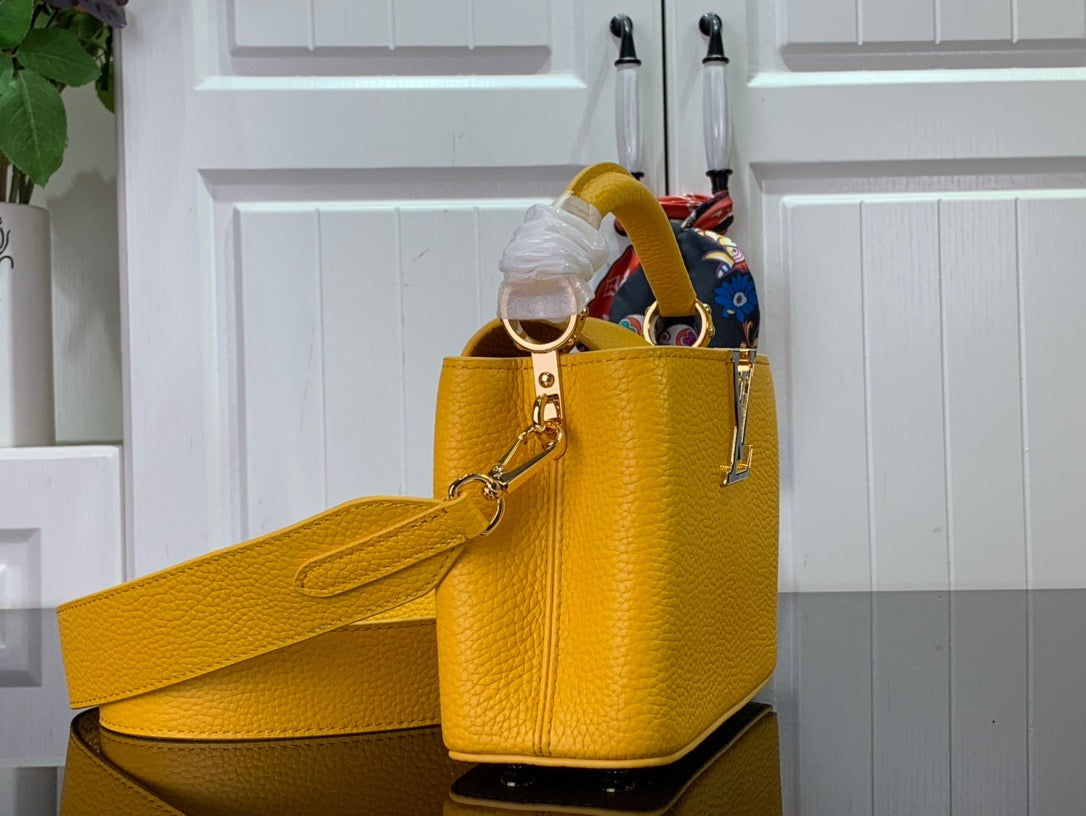 Bolso Capucines Mini Safran